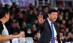 <b>上海男篮主教练李秋平：不要暴露我的年龄，不想掉粉</b>