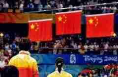 <b>因主办方拒绝悬挂中国队国旗而直接退赛的中国钢管舞队</b>