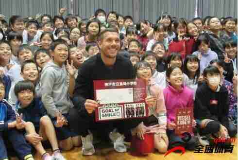 波尔蒂鼓励日本小学生：成为“日本的波多尔斯基”