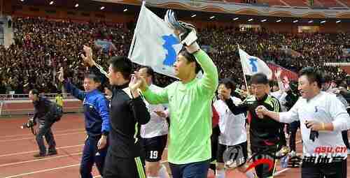 朝鲜工人足球队抵达韩国