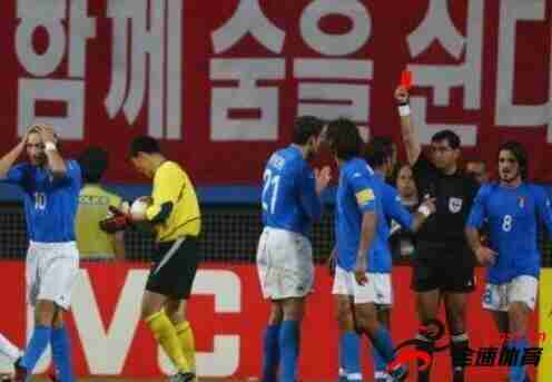2002年的韩日世界杯是最荒诞的一场比赛