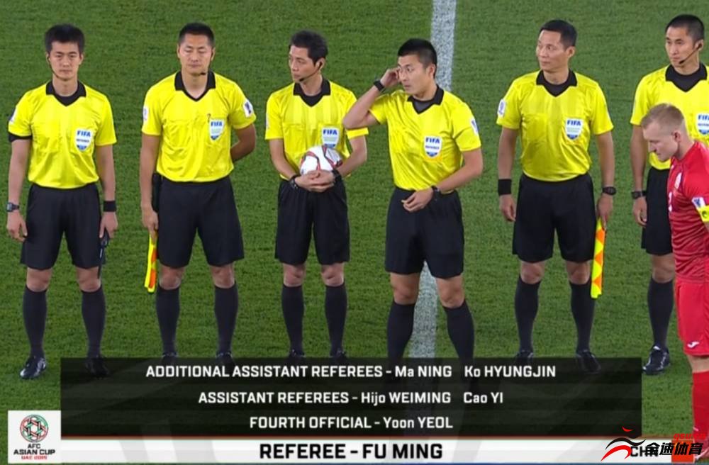 傅明成中国首位执法亚洲杯淘汰赛裁判，点球判罚引争议