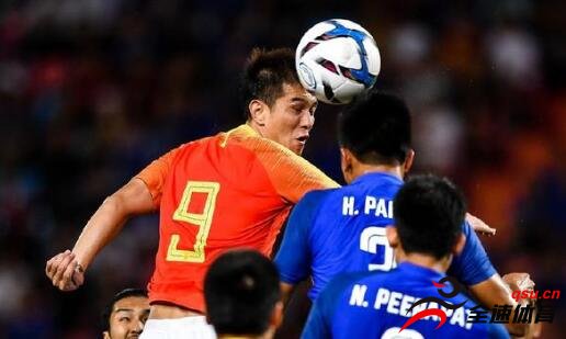 中国国家队的球衣为何不印上名字？