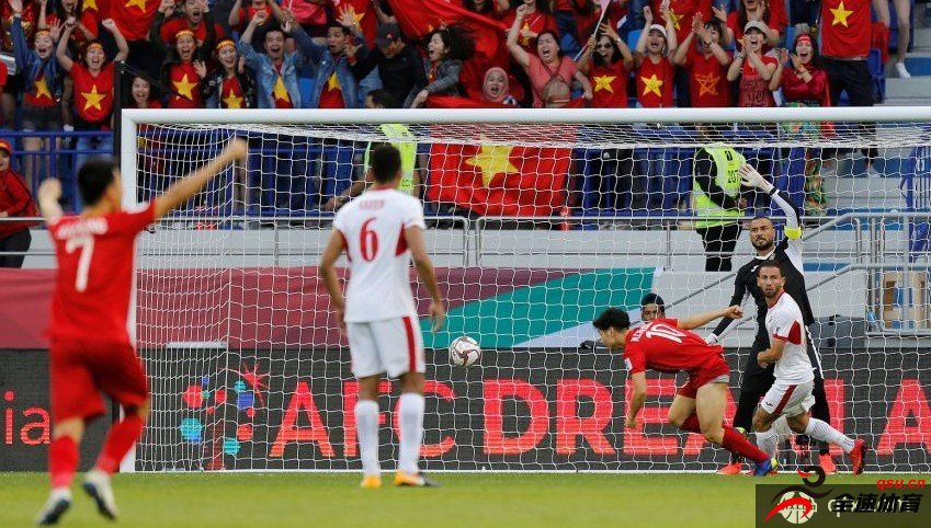 越南队第一支进入亚洲杯的八强队伍