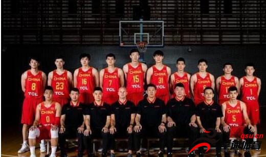 王哲林在中国男篮球员中腿最长