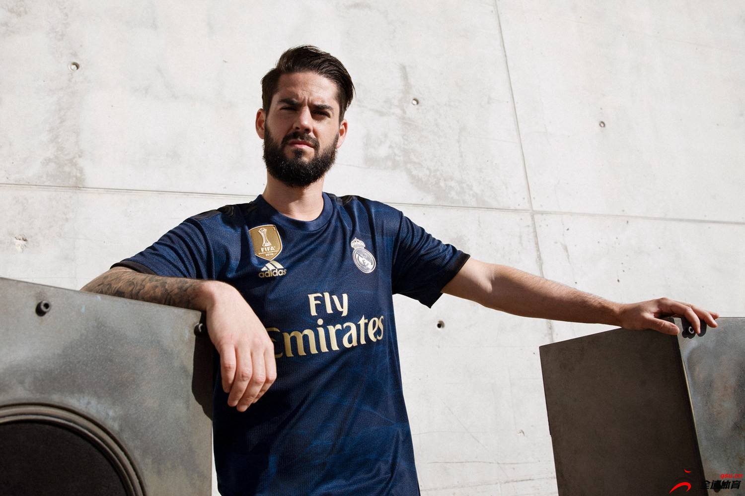 阿迪达斯发布了皇家马德里2019/20赛季的客场球衣