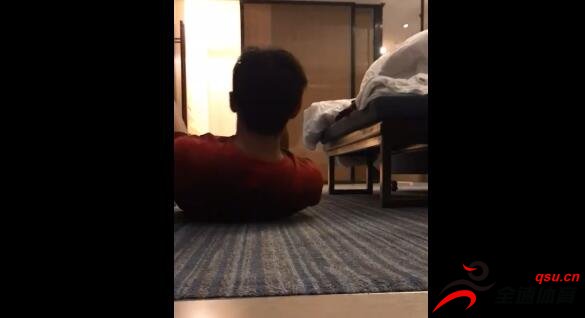 中国男足队长冯潇霆也晒出了自己的加练视频