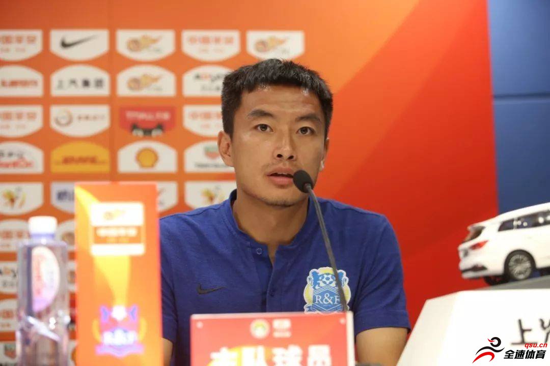 广州富力球员范云龙出席对阵北京人和的赛前新闻发布会