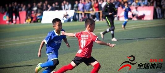 拉玛西亚青训营邀请中国足球小将试训