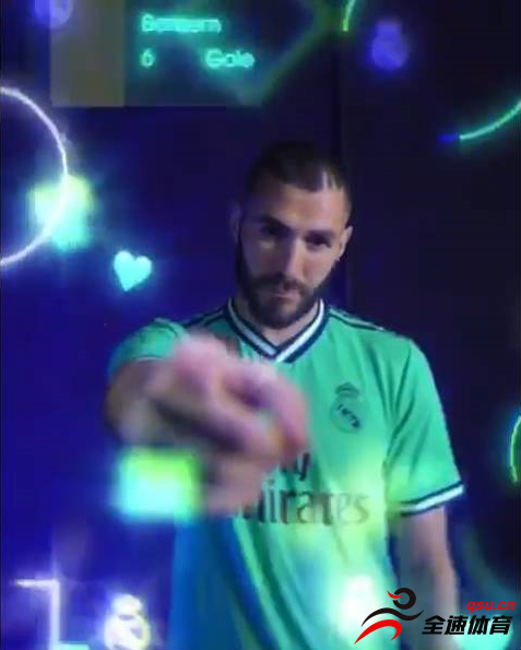 本泽马在ins上发布自己身穿皇马新赛季客场球衣的视频