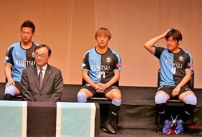 横滨水手转会而来的斋藤学穿上了川崎前锋的37号球衣