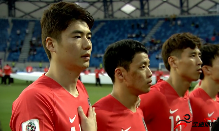 韩国队主力中场奇诚庸在比赛中因伤被换下
