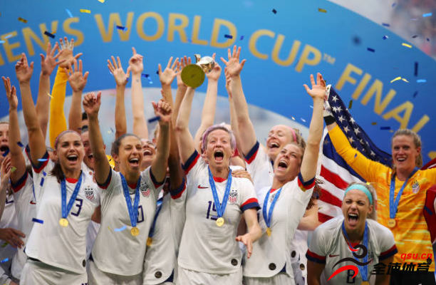 在法国里昂，美国女足第4次问鼎女足世界杯赛冠军