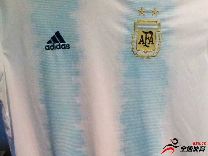 阿迪达斯为阿根廷国家队设计2019年美洲杯主场球衣