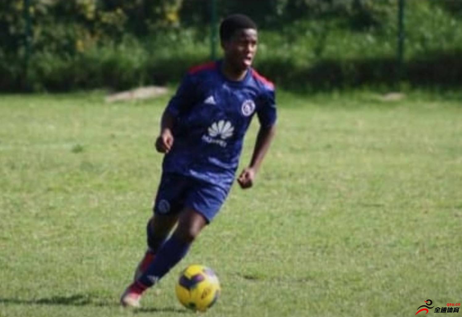 南非开普敦阿贾克斯队一位16岁的小球员遭到了恶性的攻击