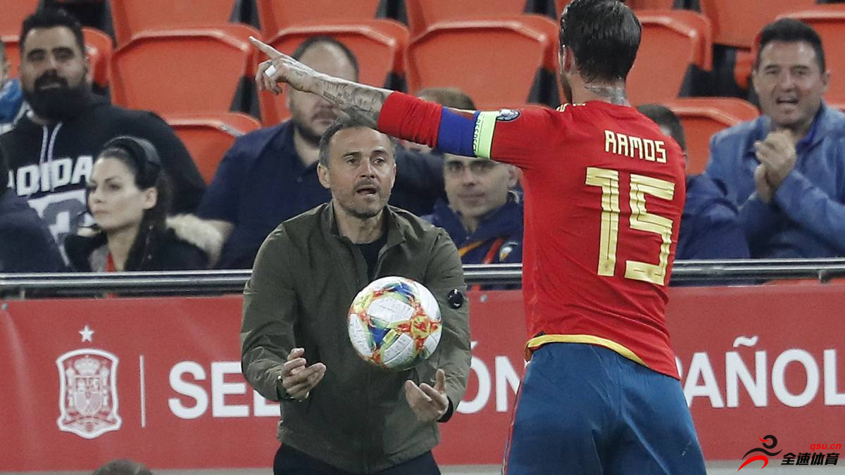 西班牙队长拉莫斯在欧洲杯预选赛中罚进勺子点球