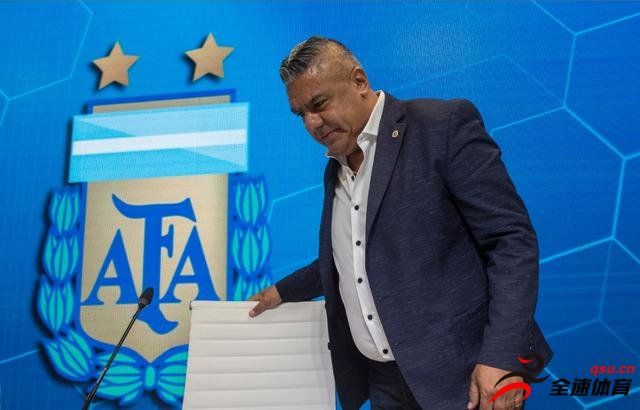 阿根廷足协主席塔皮亚因质疑南美足联被撤销在国际足联理事会的职务