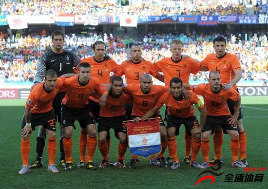 前荷兰国脚范德维尔宣布退役，结束足球运动员生涯