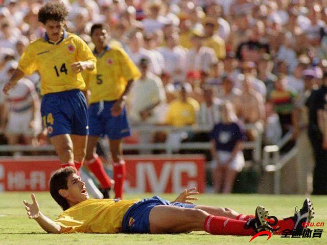 埃斯科巴因为在世界杯上打入乌龙球惨遭枪杀。