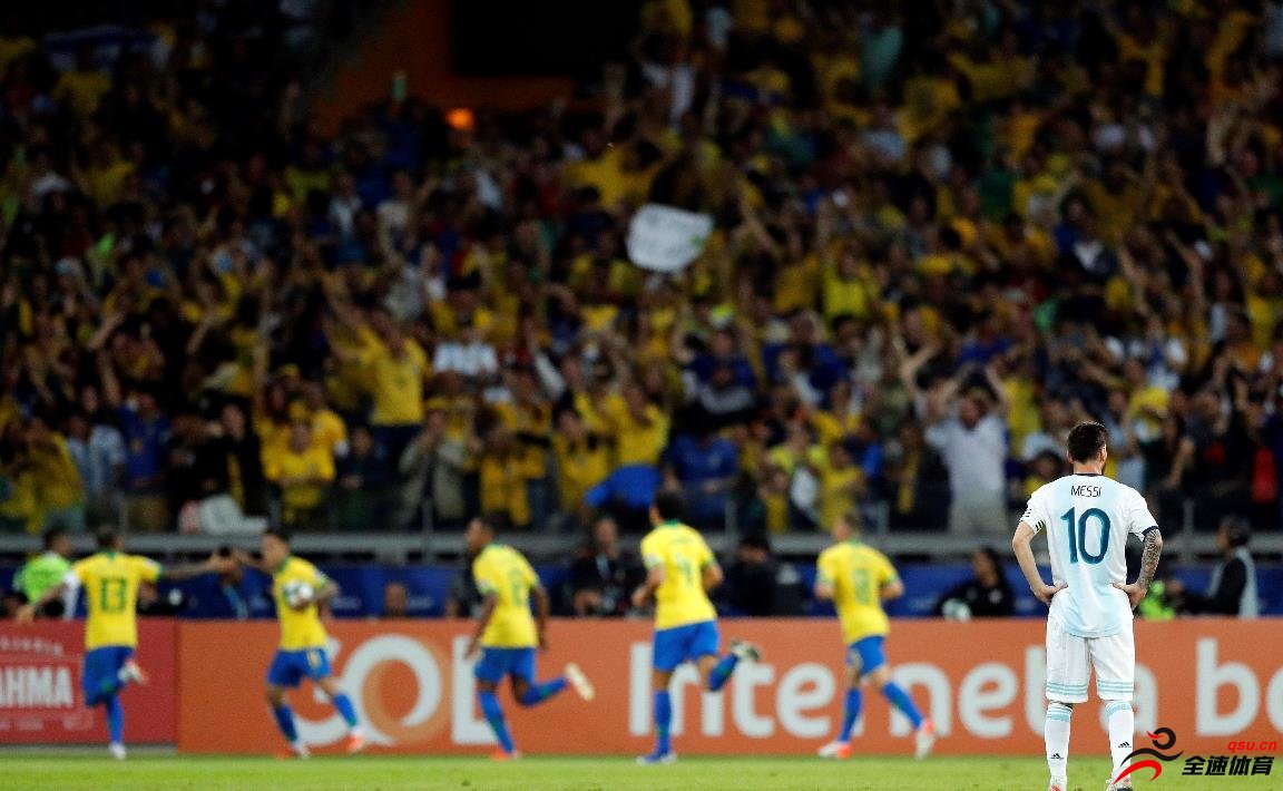 巴西2 0阿根廷 阿圭罗和梅西均射中门框