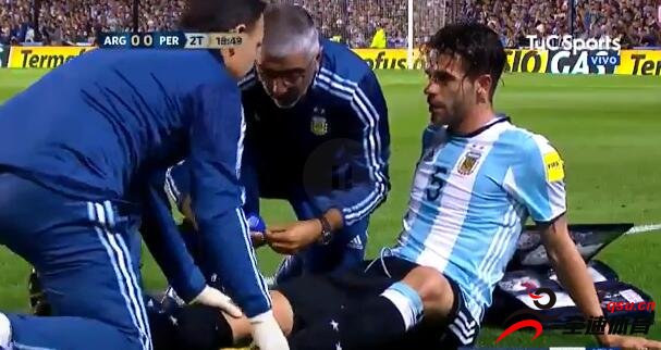 阿根廷0-0与秘鲁战平的比赛中，中场大将加戈在比赛中受伤
