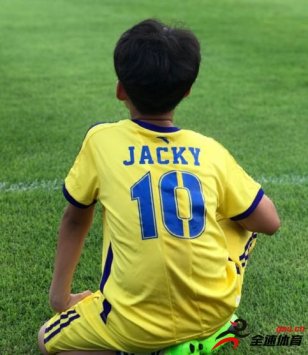 郑智儿子帮助球队获得U9年龄段比赛的冠军