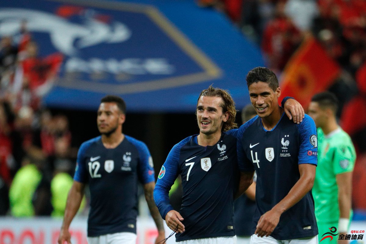 法国队：瓦拉内利用定位球头球扳平比分
