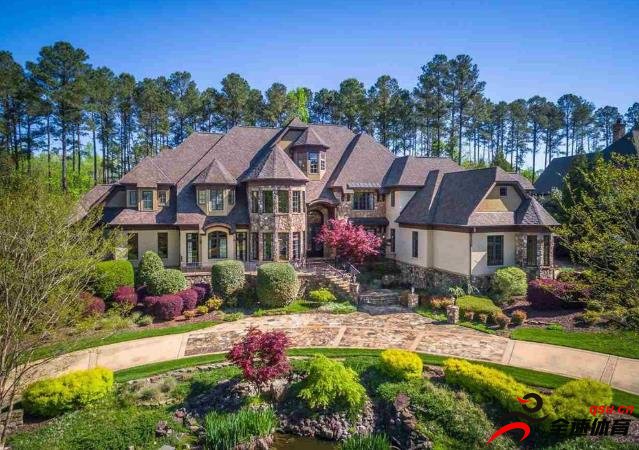雷蒙德费尔顿在北卡罗莱纳州的一处豪宅以220万美元的价格出售