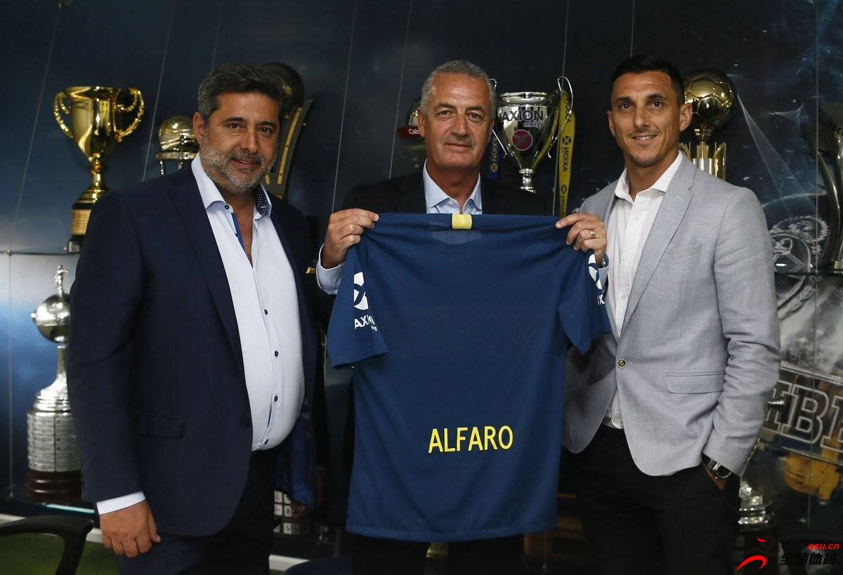 博卡青年官方宣布，阿根廷人古斯塔沃-阿尔法罗出任了球队的新任主帅