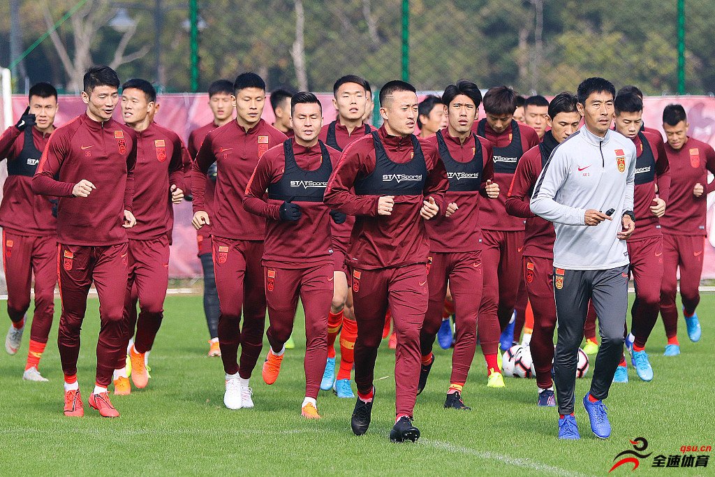 记者：东亚杯两连败，国足选拔队将继续封闭训练