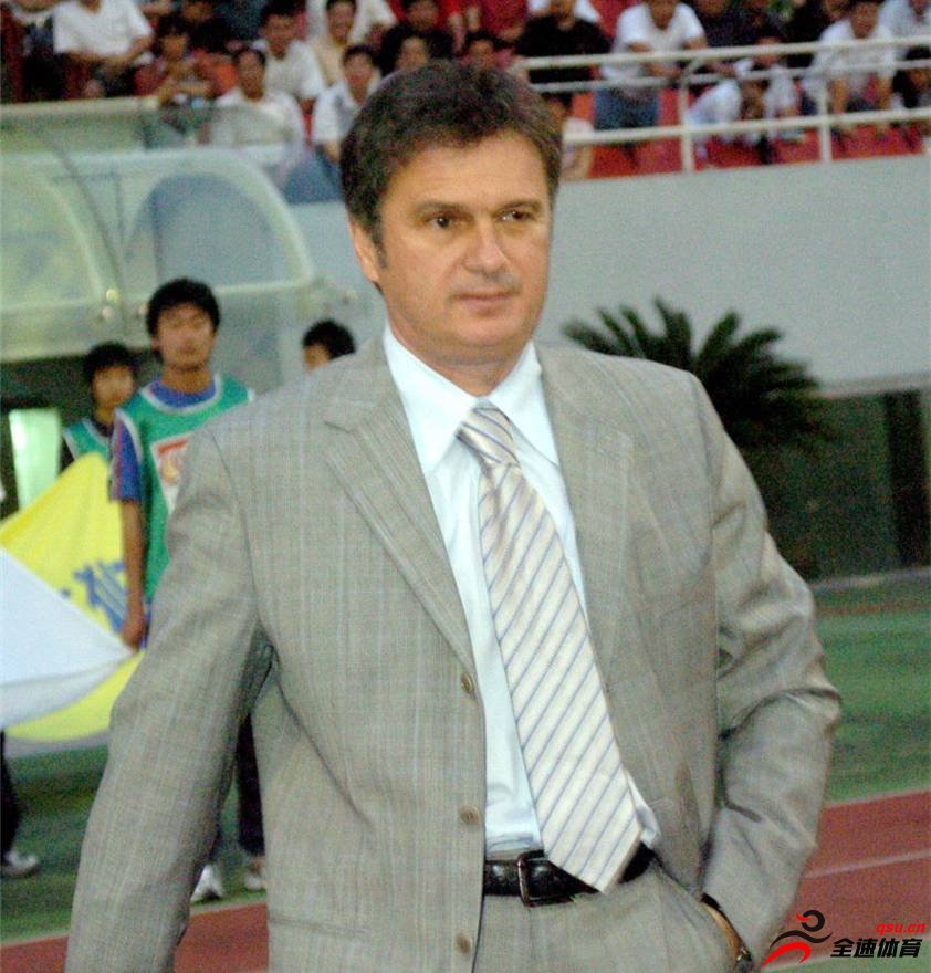 图拔科维奇2004年-2009年出任山东鲁能主教练