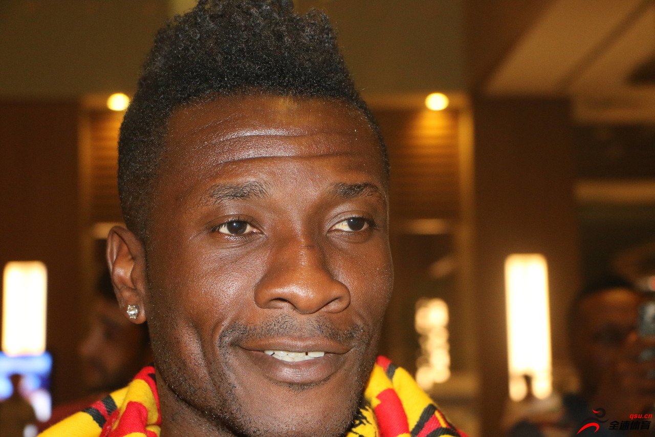 加纳明星球员吉安日前宣布退出加纳国家队