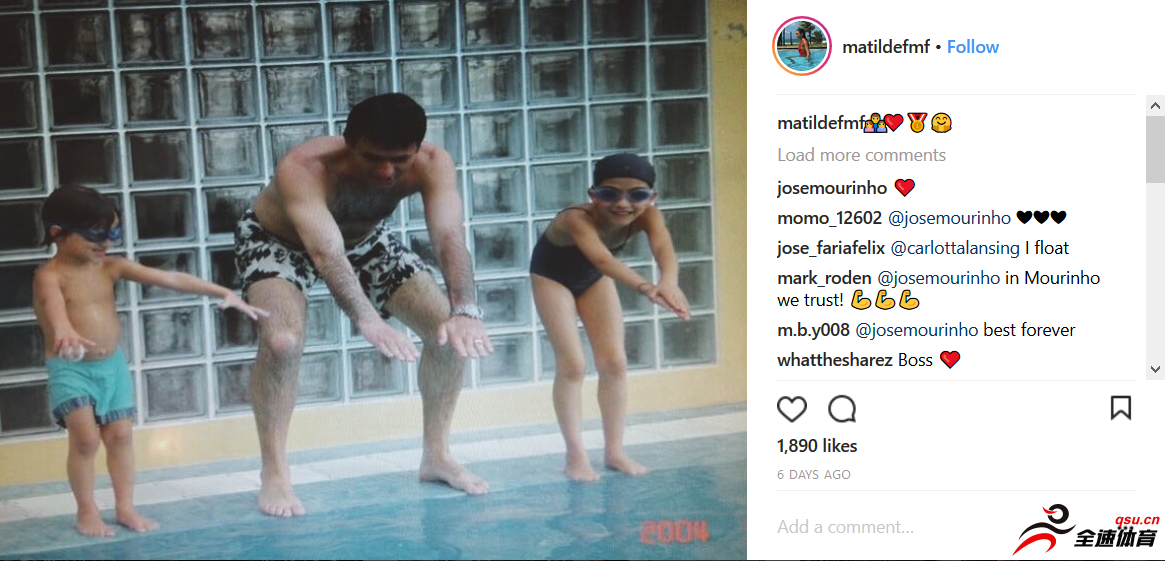 穆里尼奥女儿发布自己的父亲当年教自己还有弟弟游泳的合照