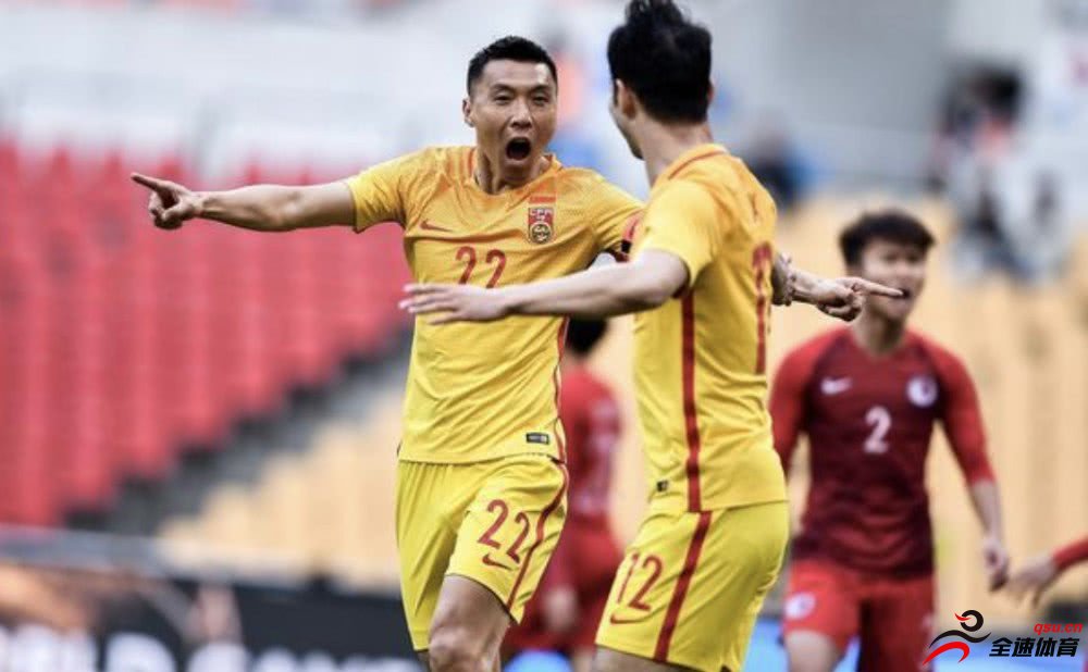 东亚杯收官战打响，国足选拔队2-0击败中国香港队