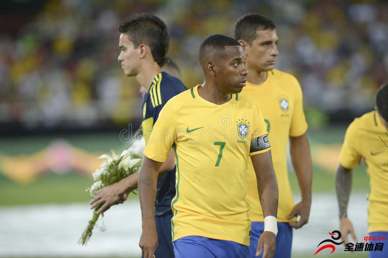 罗比尼奥：看到皇马的阵容中有很多巴西球员