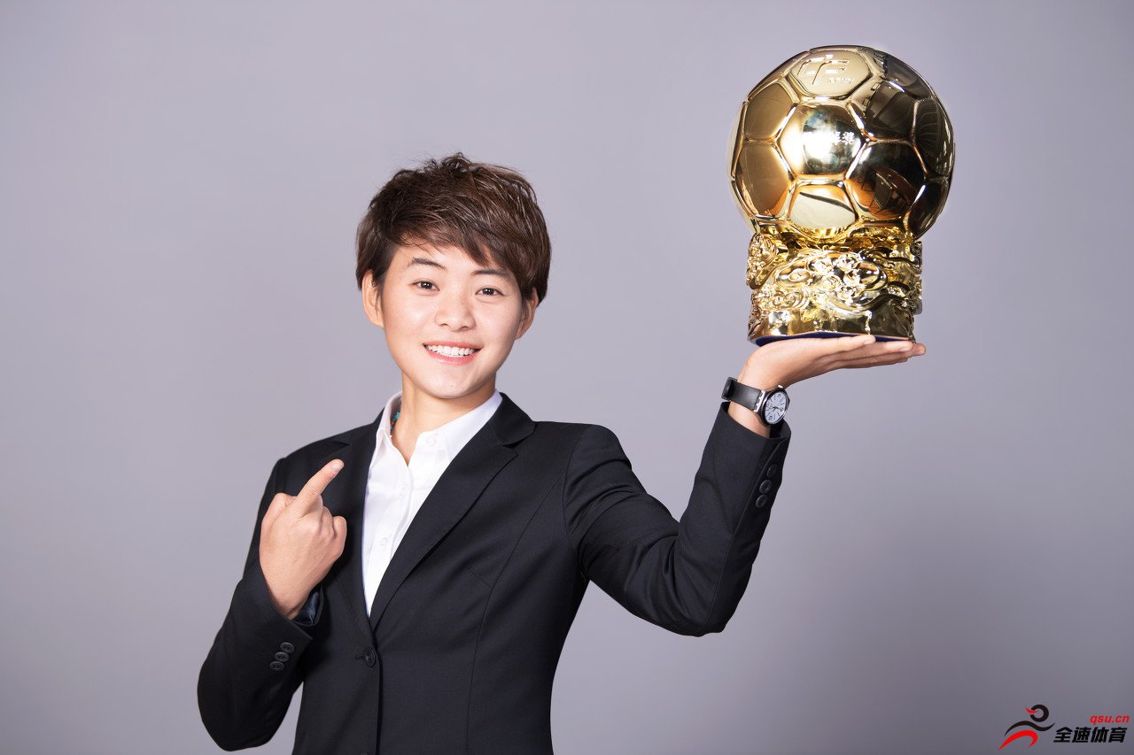 巴黎女足官方宣布，球队与中国球员王霜协议解约