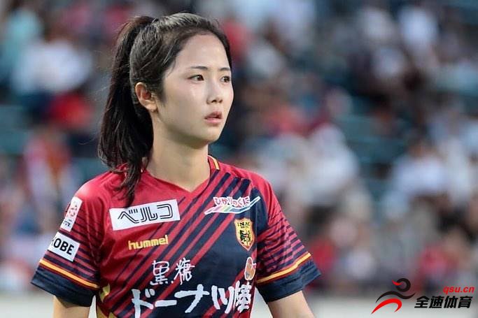韩国女足球员李玟娥在社交媒体上晒出了自己的近照