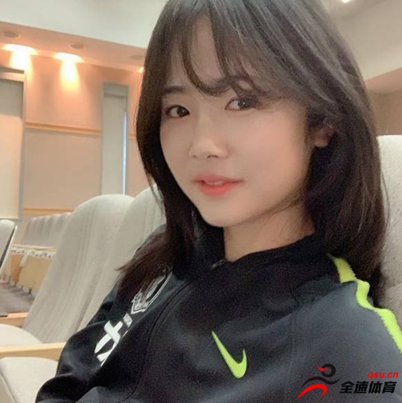 韩国女足球员李玟娥在社交媒体上晒出了自己的近照