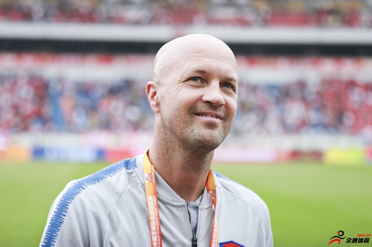 约尔迪-克鲁伊夫正式辞去了厄瓜多尔国家队主教练一职