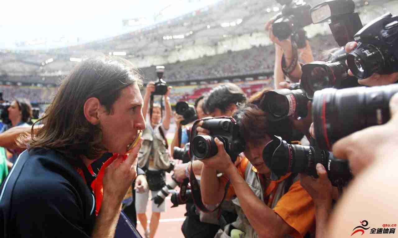 2008年的今天，梅西随阿根廷拿到北京奥运会的冠军