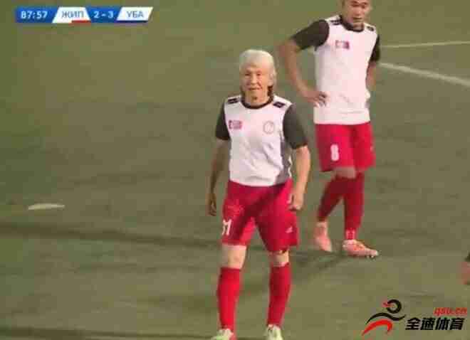 蒙古联赛上惊现一位54岁球员复出，替补登场