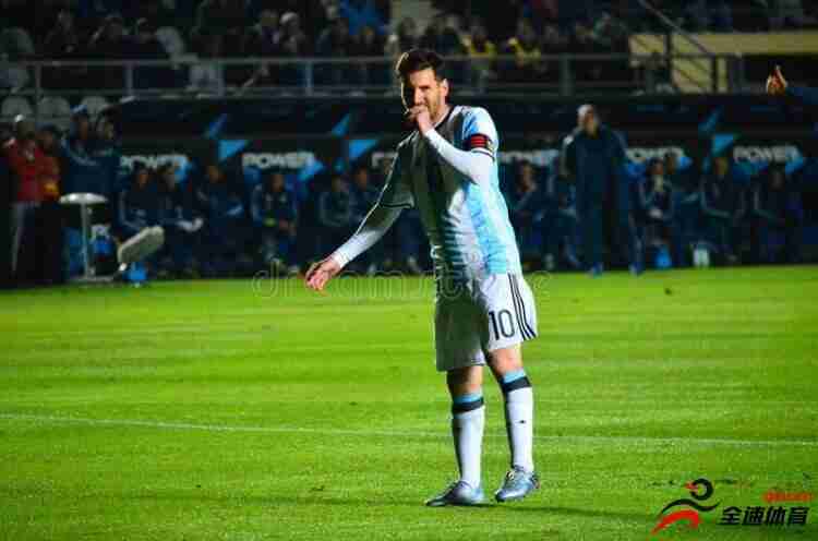 梅西在阿根廷对阵玻利维亚的比赛中场休息时表示自己“快死了”