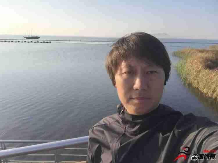 国足主帅李铁今日晒出了环太湖慢跑的照片
