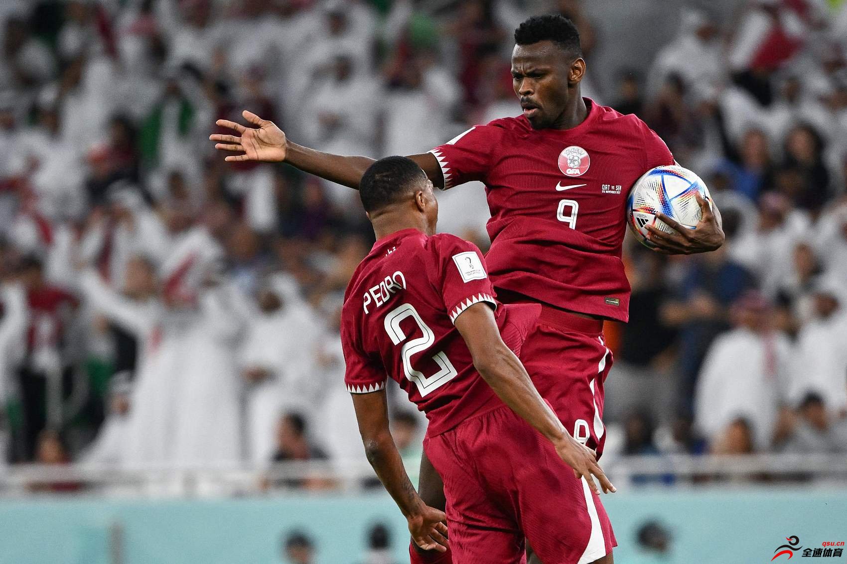 卡塔爾隊史世界杯首球！蒙塔里頭球，為卡塔爾完成“零的突破”
